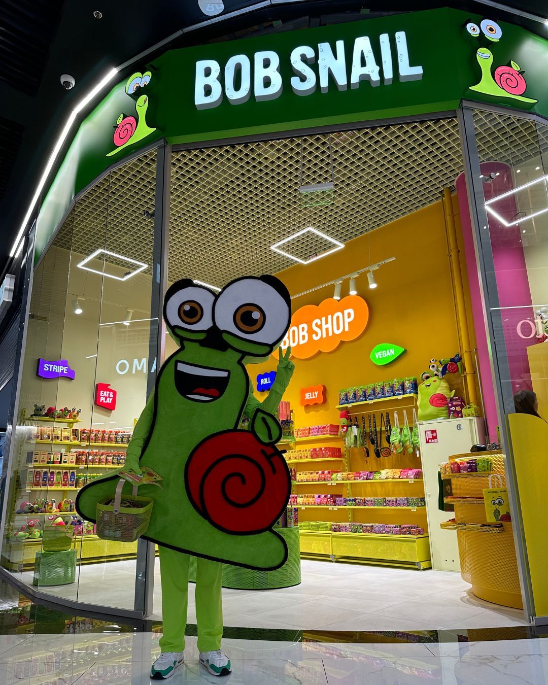 Собственная розница показывает весь визуальный язык Bob Snail